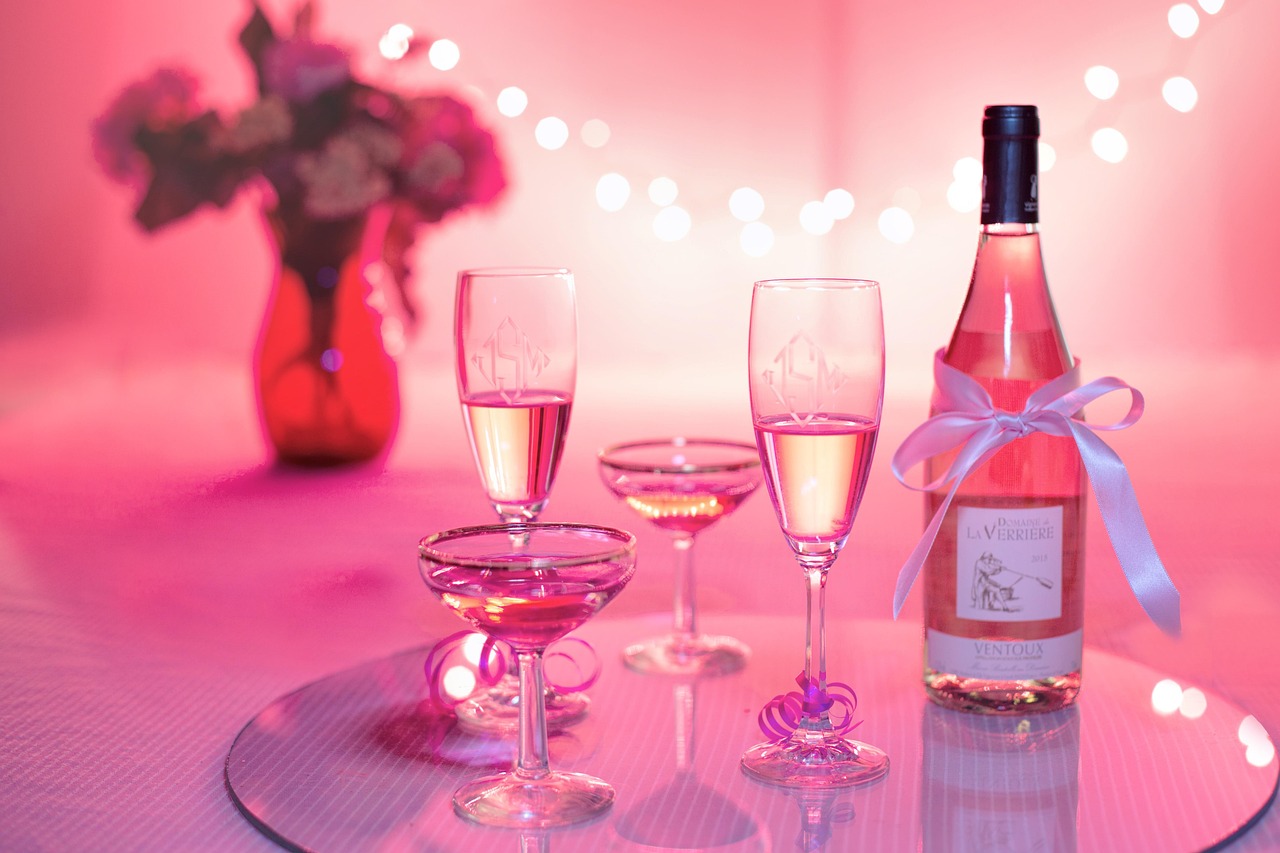 Champagne glazen bij ontvangst bruiloft
